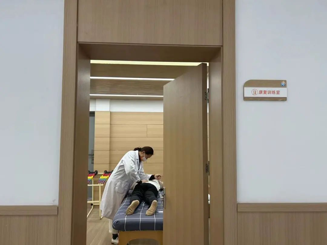 股四头肌训练椅子_股四头肌训练椅使用方法_股四头肌训练椅