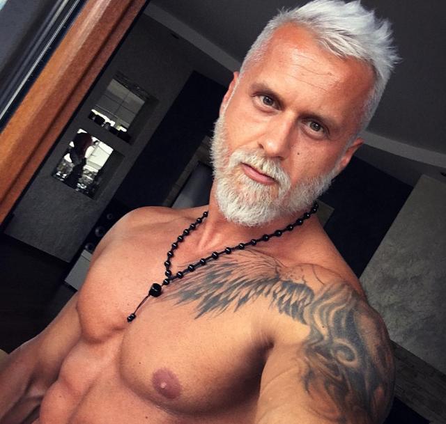 kaiyun体育登录网页入口 在家如何利用椅子来锻炼？这些好方法可供借鉴