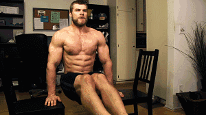 椅子锻炼法视频教程_椅子健身动作_健身椅锻炼方法