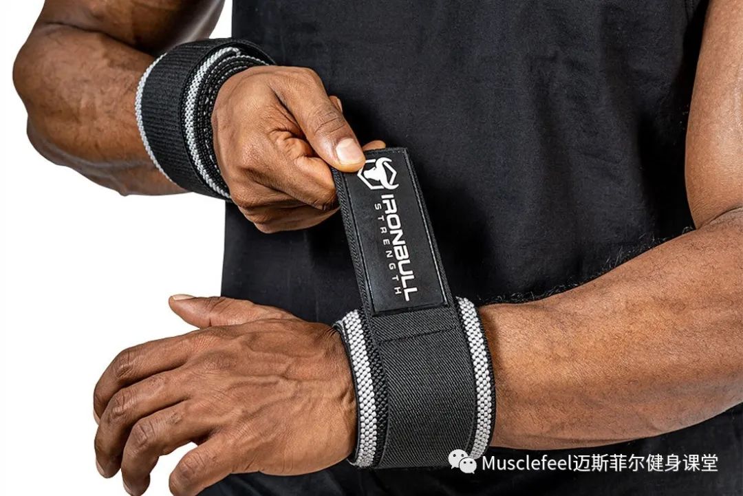 健身手套需要护腕吗_手套健身护腕需要戴多久_手套健身护腕需要带多久