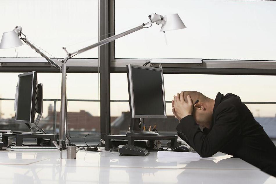 kaiyun体育 想减肥瘦身，但上班没时间？教你用一把椅子在办公室玩转健身