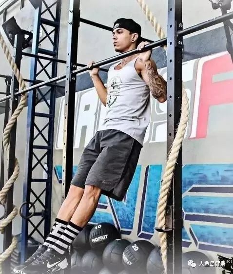 手套健身护腕需要戴吗_健身手套需要护腕吗_健身手套护腕有用吗