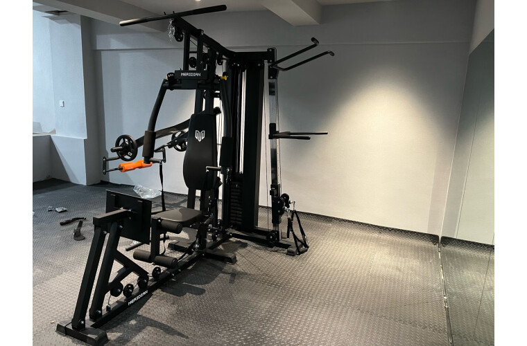 健身综合训练器怎么用_健身器材综合训练器的使用方法_综合训练器 健身