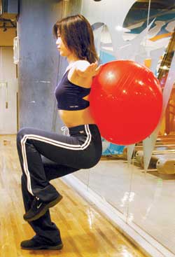 开yun体育app官方下载入口 静蹲——下肢经典肌力练习