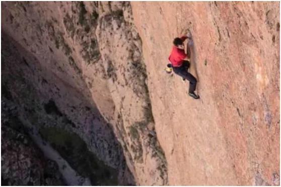 健身手套紧一点好还是松一点好_健身手套越紧越好吗_极限健身手套