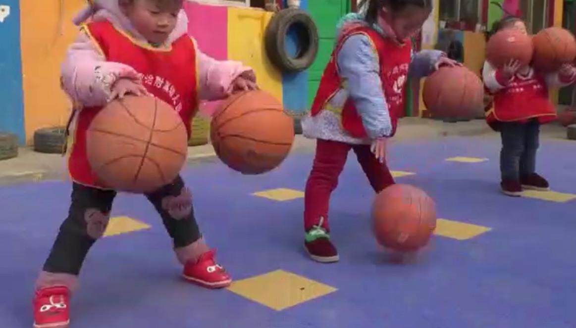 感统课独脚凳的目的_感统训练坐独角椅_感统训练单腿椅