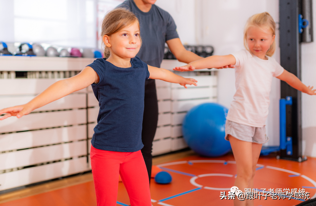 感统训练单腿椅_感统课独脚凳的目的_感统训练单脚站立