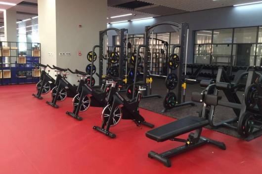 器材健身教程_器材健身视频大全_健身器材综合训练器