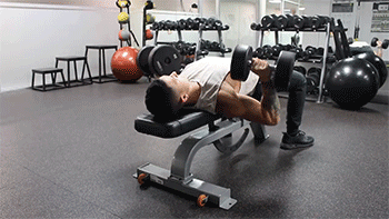 器械练胸_胸肌训练器有用吗_综合训练器 胸肌