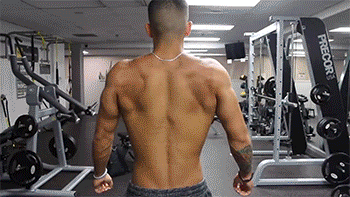 器械练胸_综合训练器 胸肌_胸肌训练器有用吗