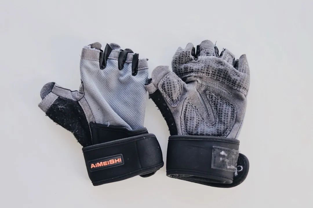 手套磨破了_健身手套磨破_手套健身磨破皮怎么办