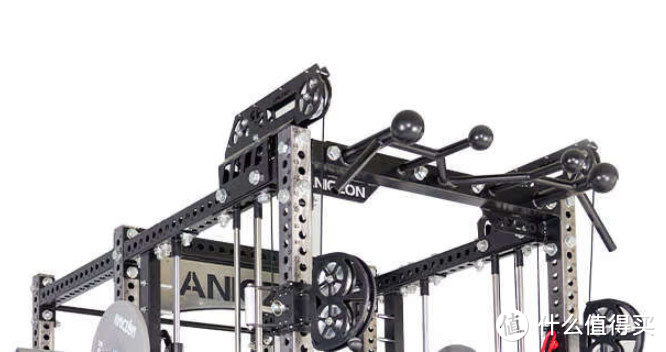 开yun体育app官方下载入口 1W+的多功能复合史密斯机怎么样？专业又亲民的综合训练器选购攻略，附带疯拿铁FT7040训练图解