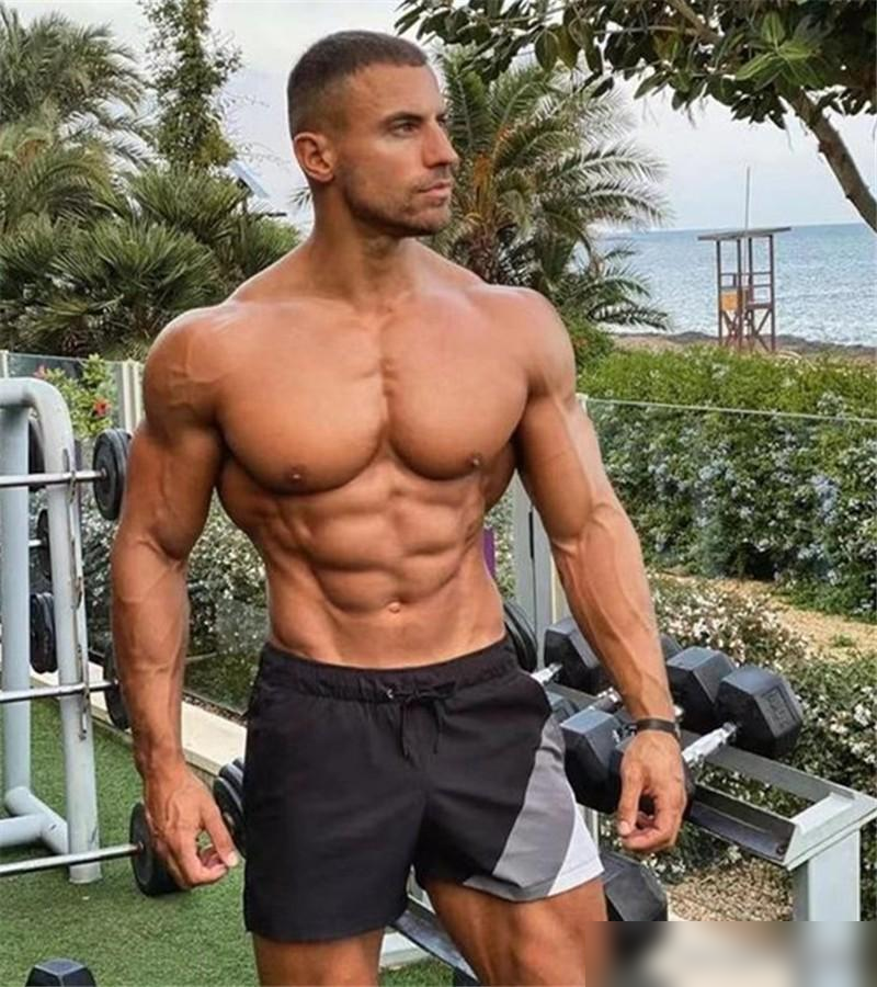 器械胸肌训练_胸肌锻炼器材的使用方法_综合训练器 胸肌