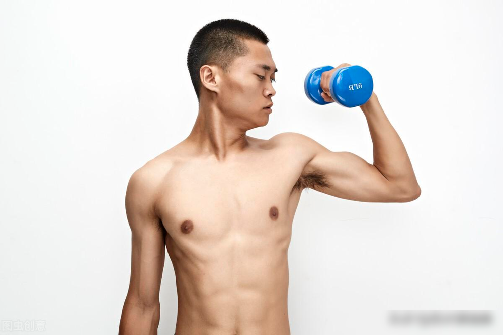 器械胸肌训练_胸肌锻炼器材的使用方法_综合训练器 胸肌