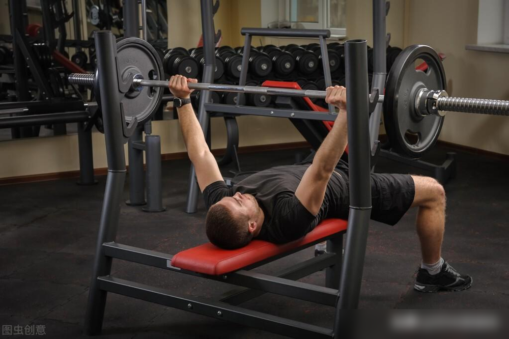 器械胸肌训练_综合训练器 胸肌_胸肌锻炼器材的使用方法