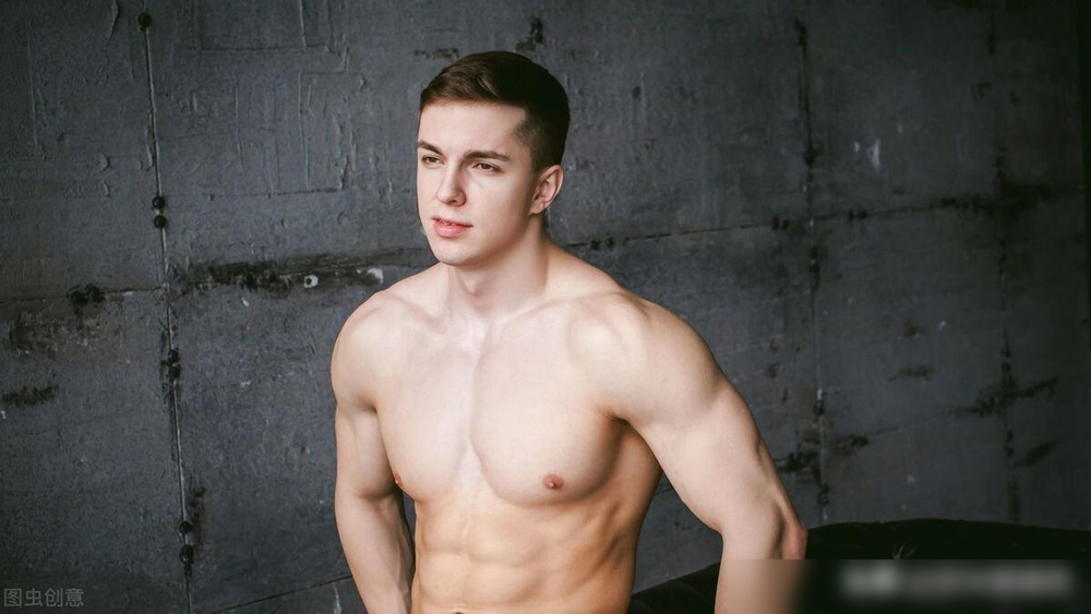 胸肌锻炼器材的使用方法_综合训练器 胸肌_器械胸肌训练