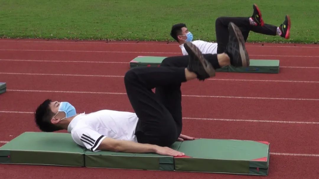 图解技术_腕力器锻炼方法图解_综合训练器锻炼图解