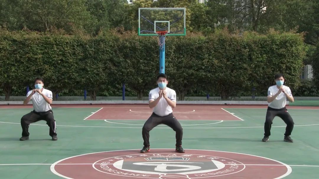 腕力器锻炼方法图解_图解技术_综合训练器锻炼图解