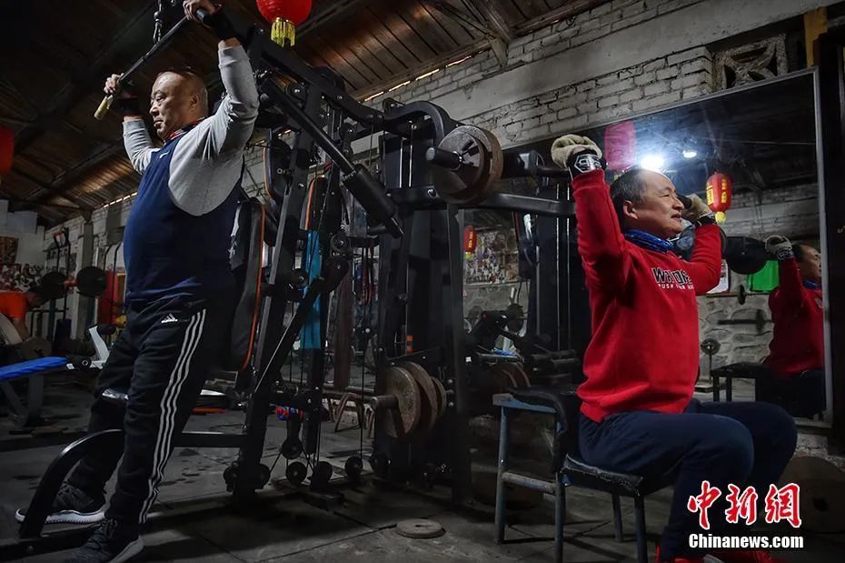 健身手套小还是大点好_健身运动手套_健身手套 小了