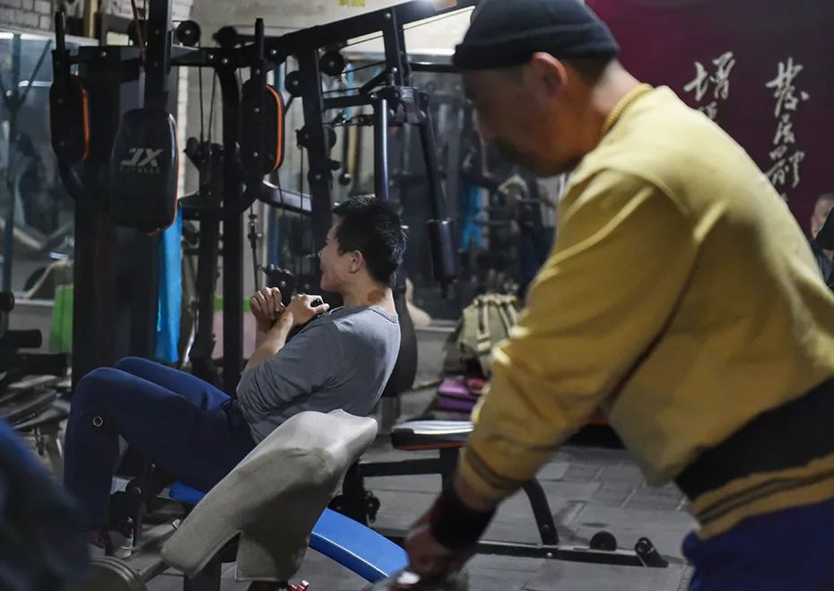 健身手套小还是大点好_健身手套 小了_健身运动手套