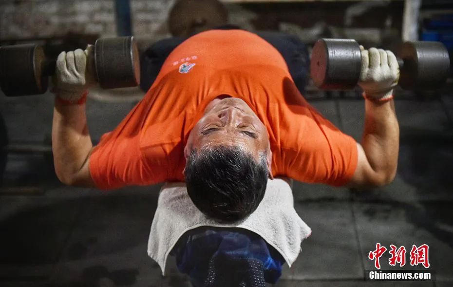 健身运动手套_健身手套 小了_健身手套小还是大点好