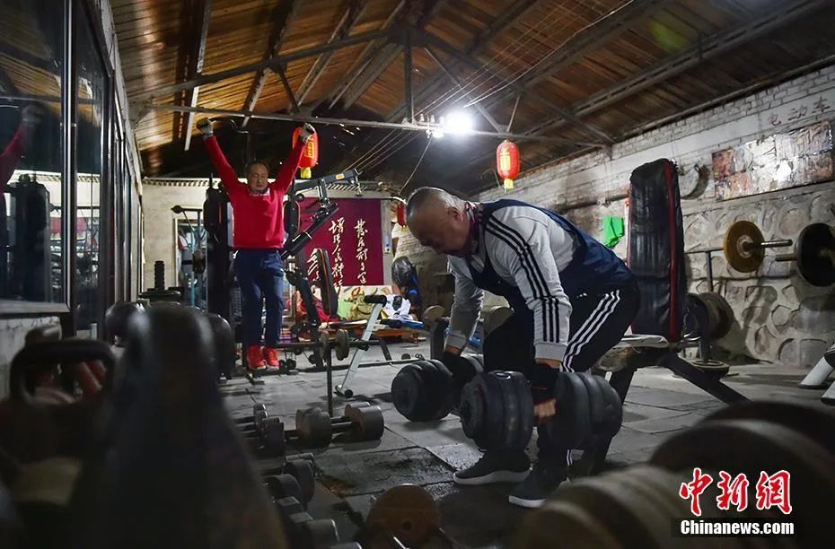 健身手套 小了_健身运动手套_健身手套小还是大点好