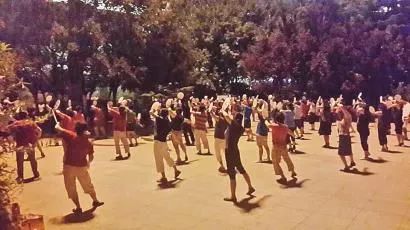 齐之韵佳木斯快乐舞步健身操_佳木斯快乐舞健身操第一套_佳木斯快乐舞步体操