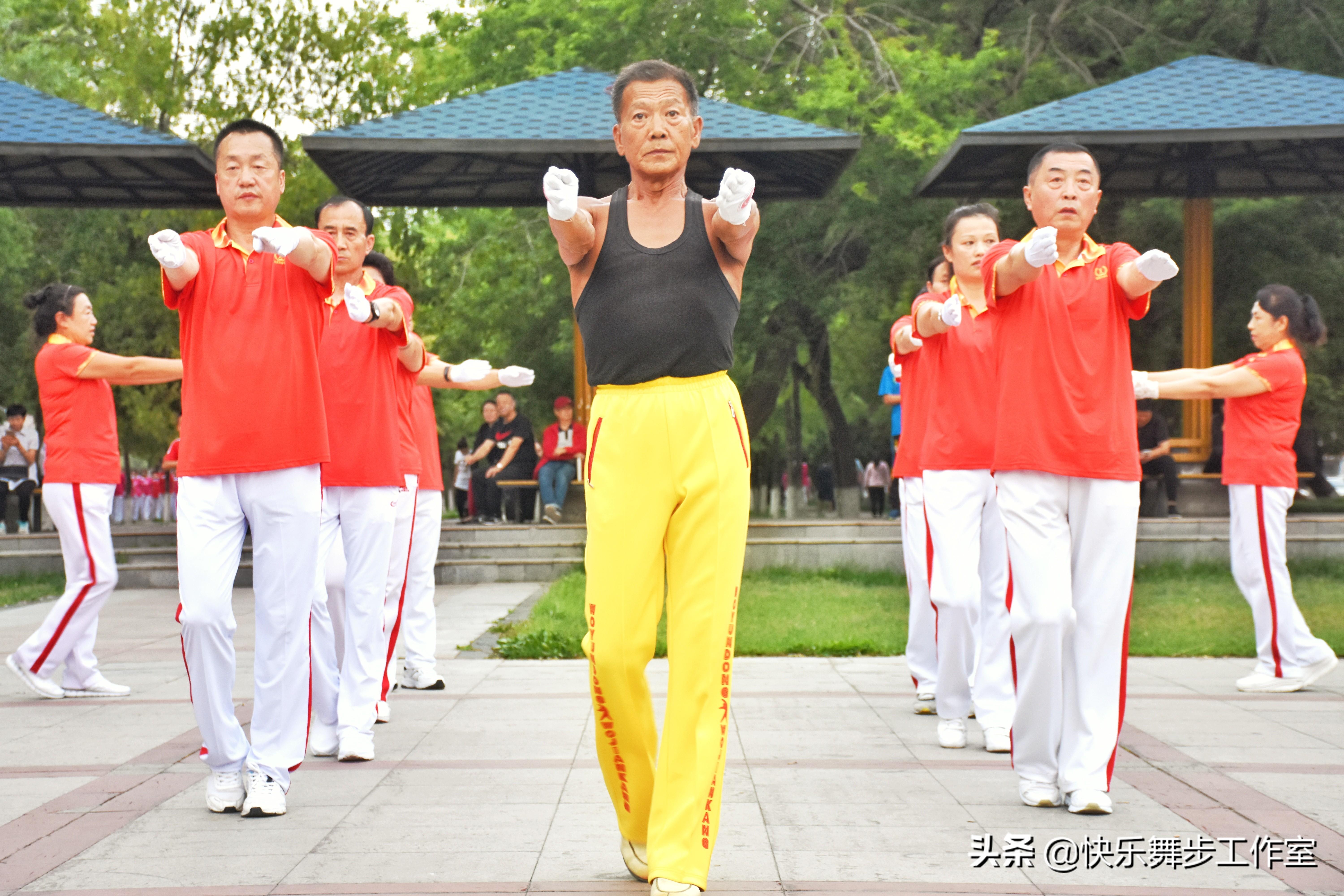云开·全站APP登录入口 中老年痴迷的快乐舞步（佳木斯快乐舞步健身操发展纪实）