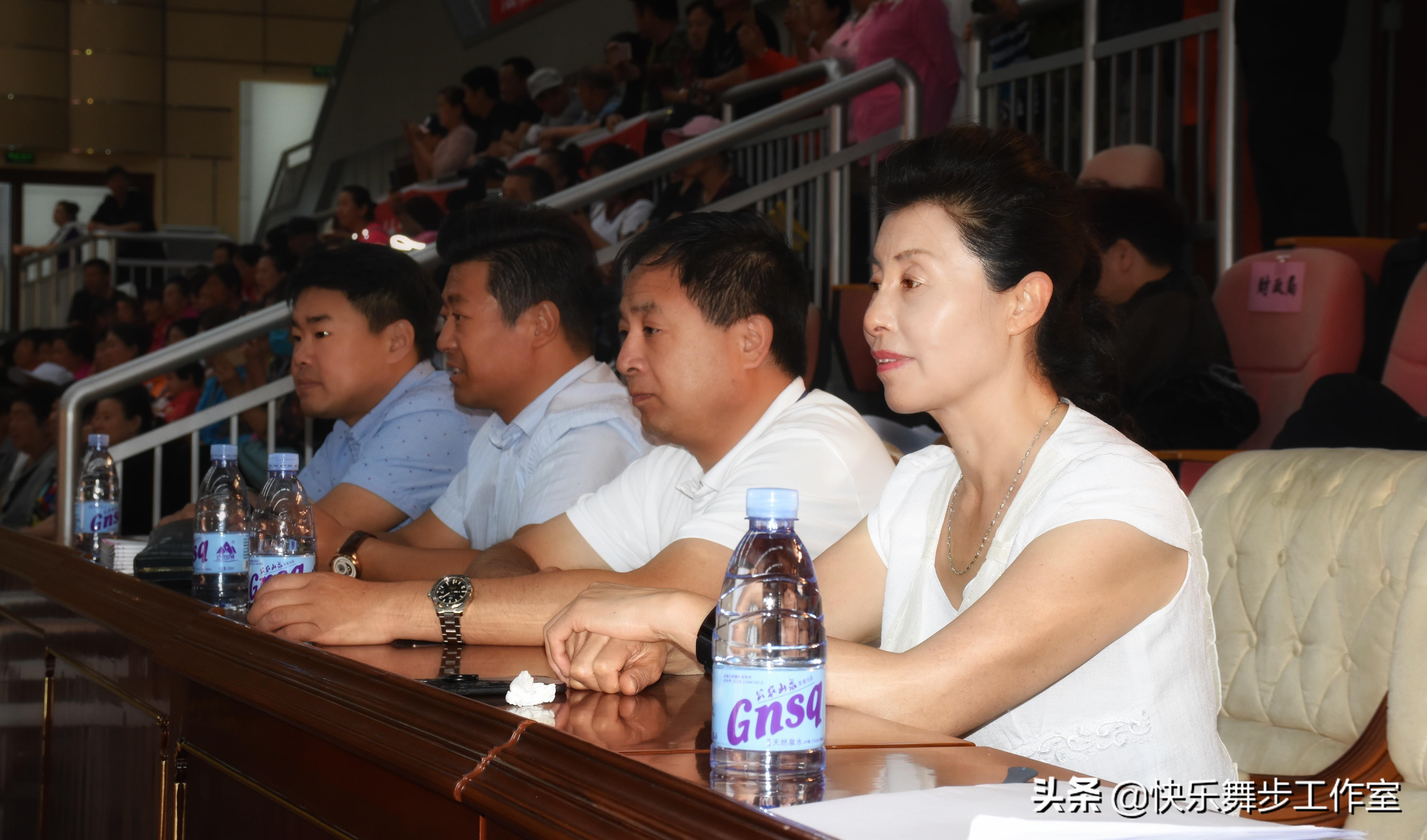 佳木斯舞步健身操视频_佳木斯健身舞曲_佳木斯健身舞