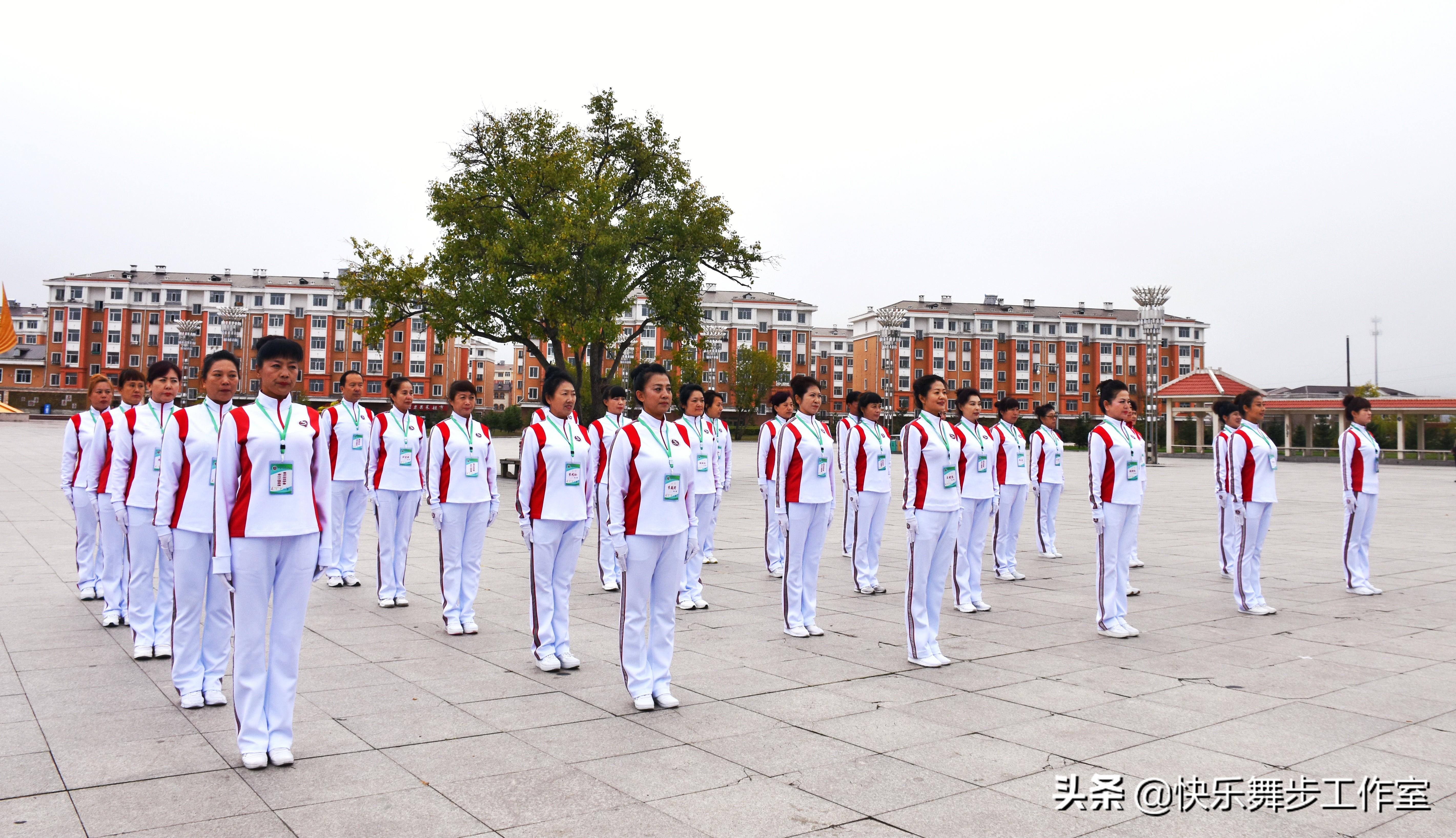 佳木斯健身舞曲_佳木斯健身舞_佳木斯舞步健身操视频