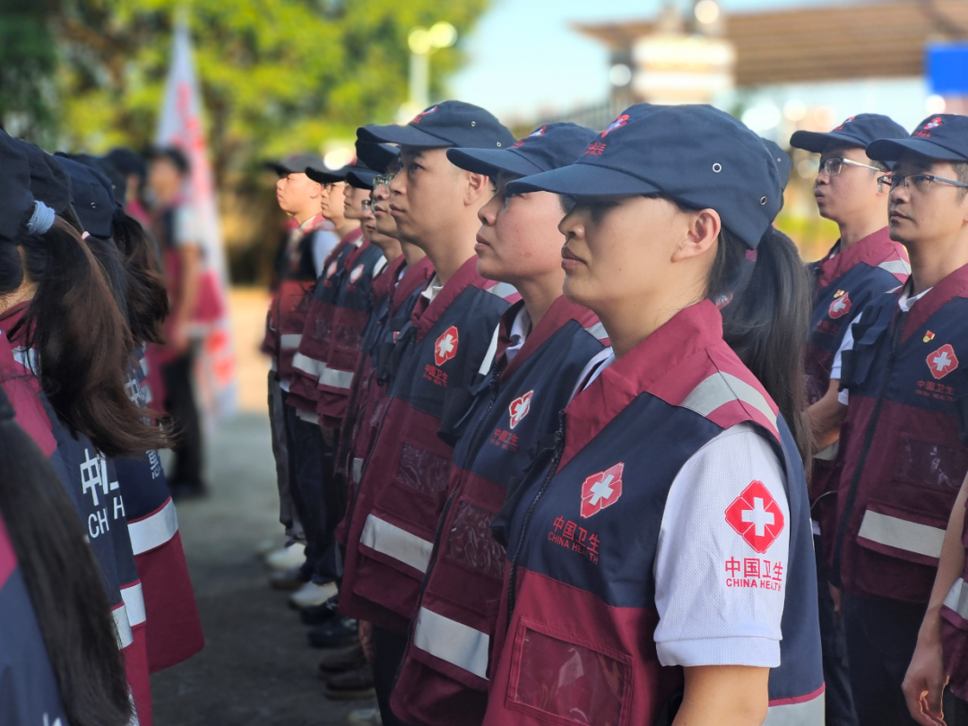 龙门综合训练器_龙门式机体的优缺点_龙门架训练器使用图解