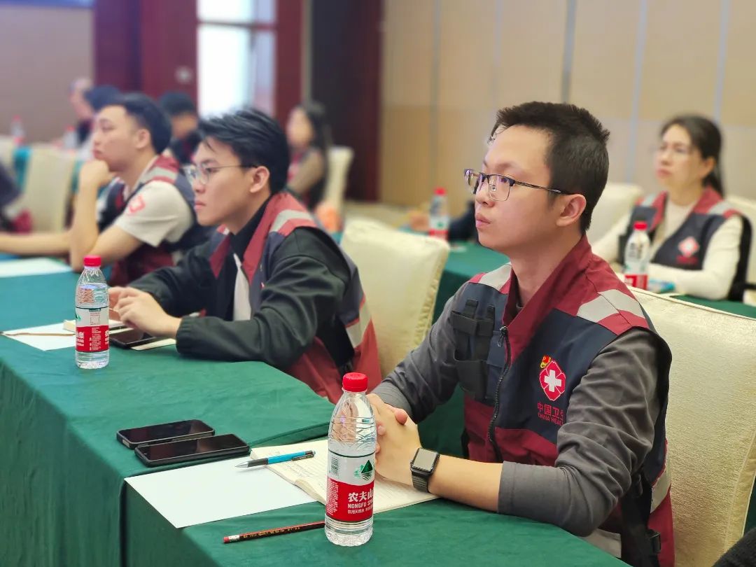 龙门架训练器使用图解_龙门综合训练器_龙门式机体的优缺点