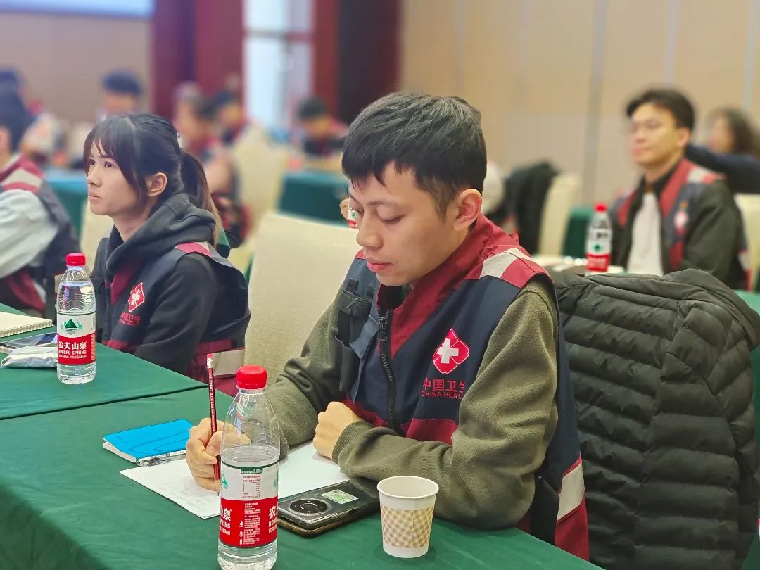 龙门综合训练器_龙门式机体的优缺点_龙门架训练器使用图解