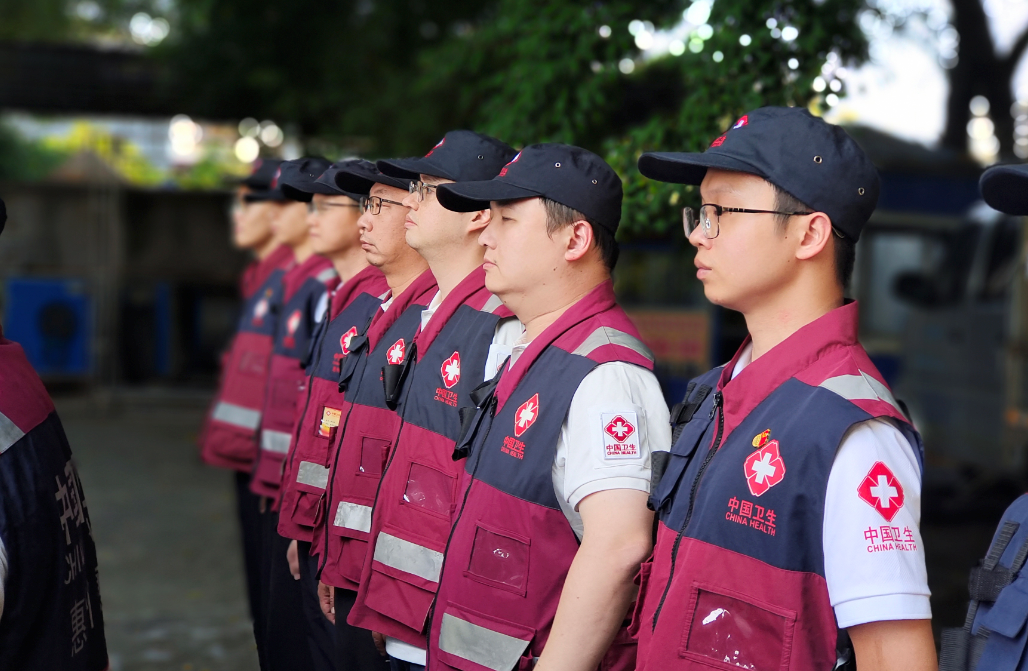 龙门综合训练器_龙门式机体的优缺点_龙门架训练器使用图解