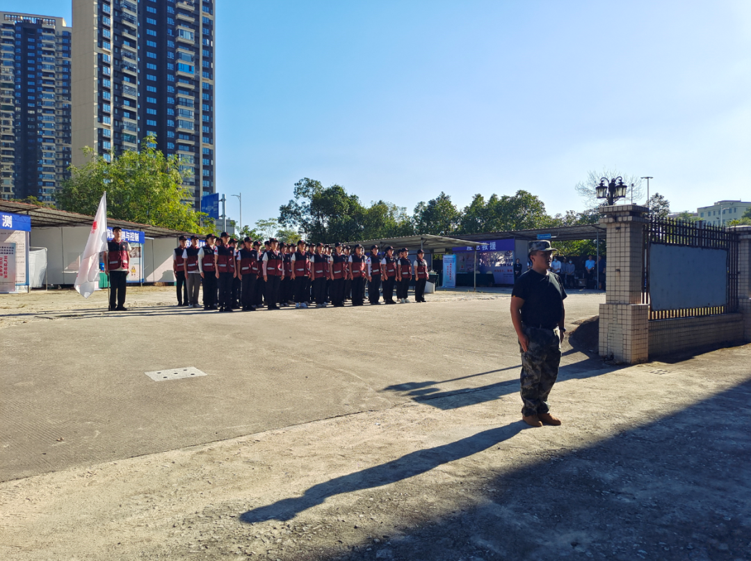 龙门式机体的优缺点_龙门架训练器使用图解_龙门综合训练器