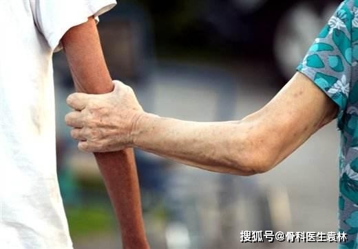 髋关节训练椅_髋关节训练器的适应症_髋关节坐姿