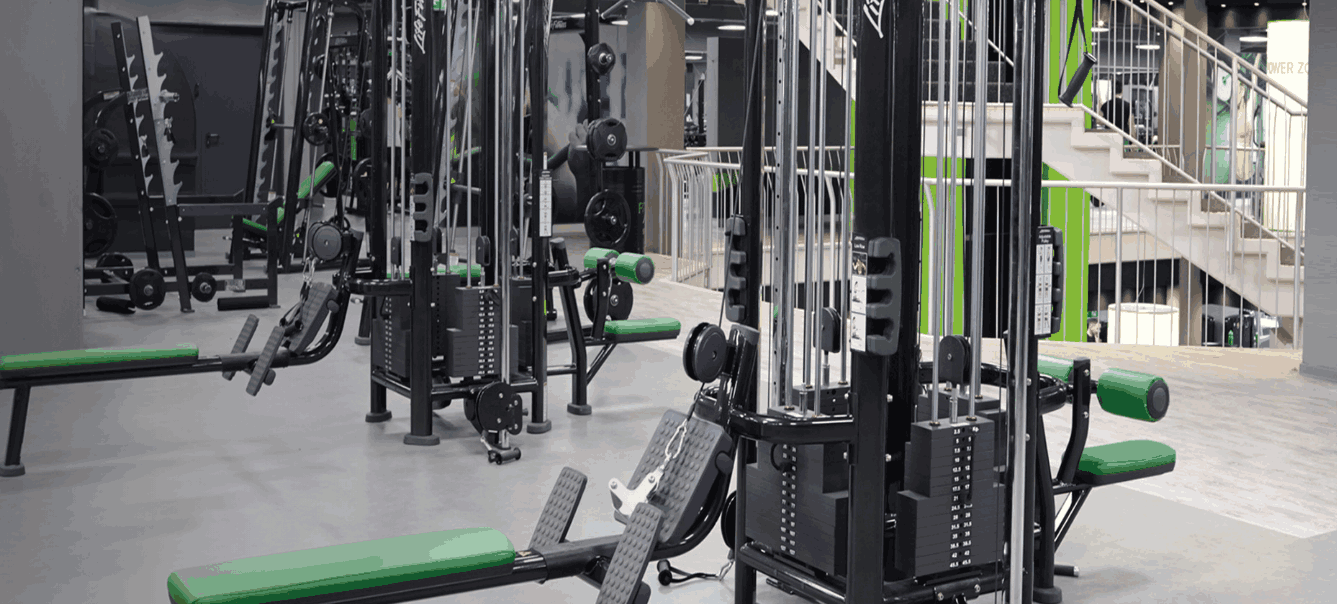 胸肌锻炼器材的使用方法_综合训练器 胸肌_胸肌训练器怎么用