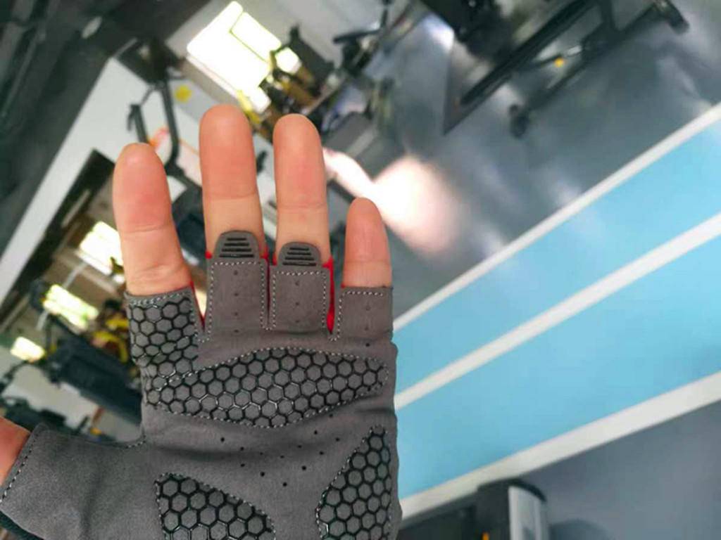 健身手套+护腕_健身手套护腕什么牌子好_手套健身护腕图片