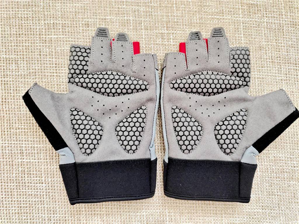 健身手套护腕什么牌子好_健身手套+护腕_手套健身护腕图片