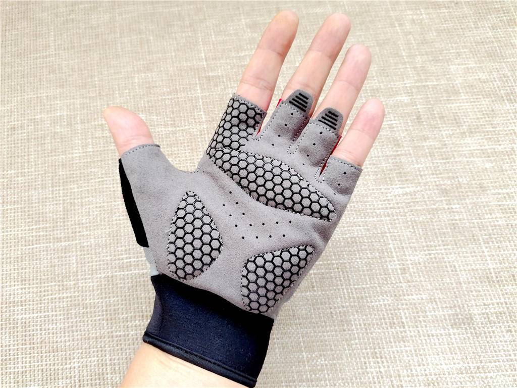 健身手套护腕什么牌子好_健身手套+护腕_手套健身护腕图片