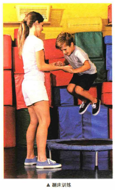 感统训练单腿椅_椅子练腿_感统课独脚凳的目的