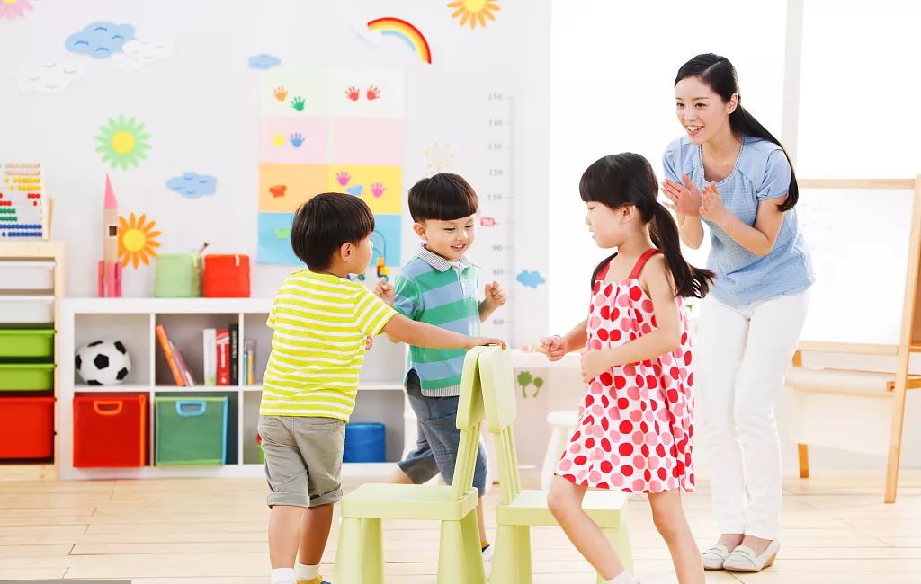 椅子体能训练_感统训练单腿椅_椅子练腿