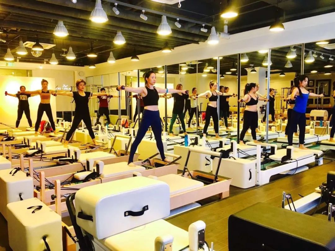 全身训练入门_全身训练动作大全_大型全身综合训练器