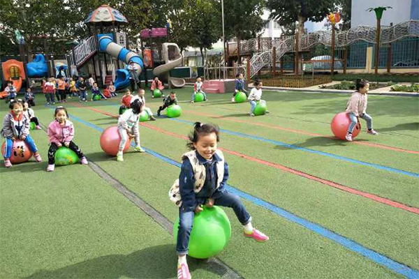 椅子练腿_感统训练单腿椅_感统训练坐独角椅