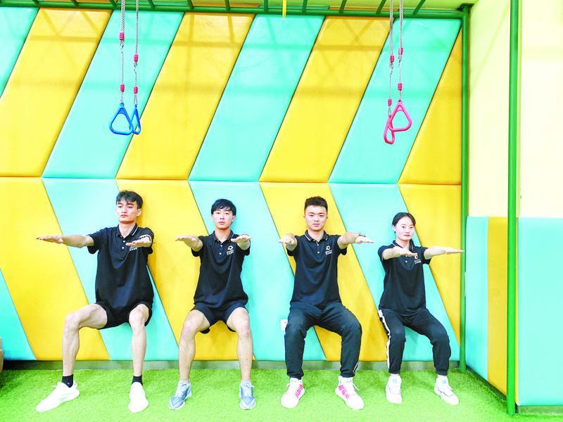 椅子练腿_感统训练单脚站立_感统训练单腿椅