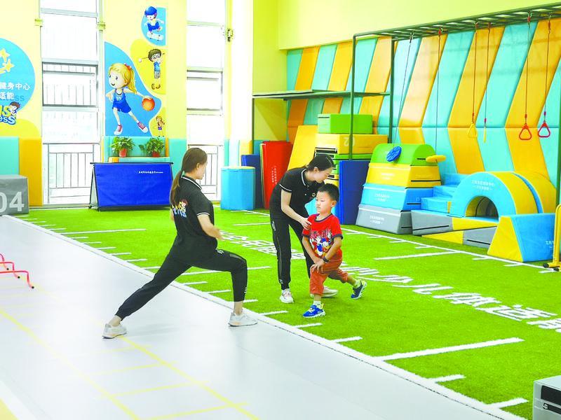 感统训练单脚站立_椅子练腿_感统训练单腿椅