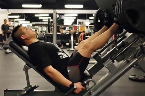 kaiyun下载app下载安装手机版 了解腿举训练器械的训练注意事项，怎样将压力集中到股四头肌？