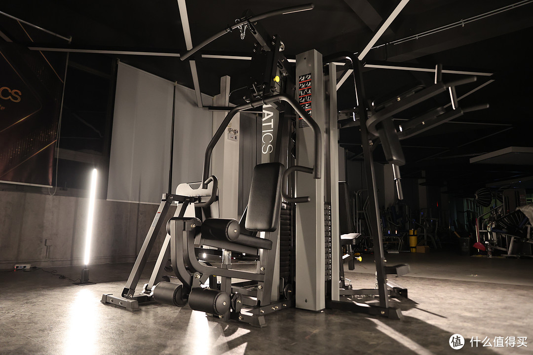 家用单人综合训练器_单人综合训练健身器图解_单人训练器怎么操作