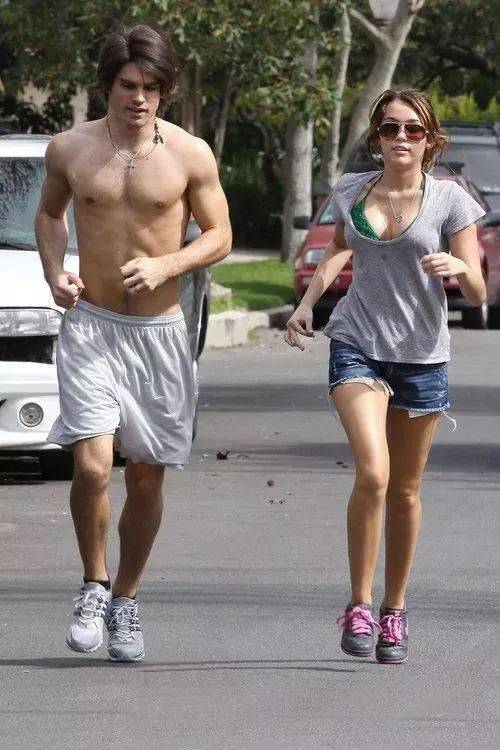 健身手套绑带_手套健身绑带图片_手套健身绑带怎么绑