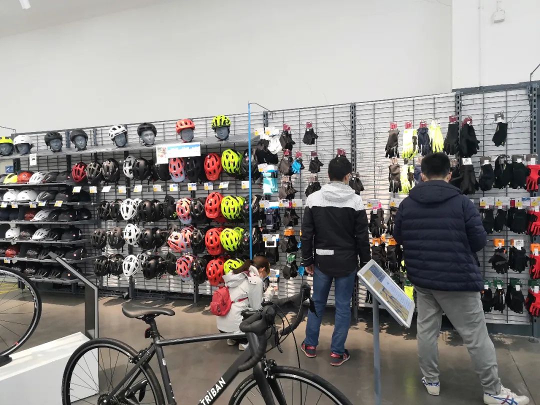 迪卡侬健身手套怎么样_迪卡侬健身手套_迪卡侬手套有根带子